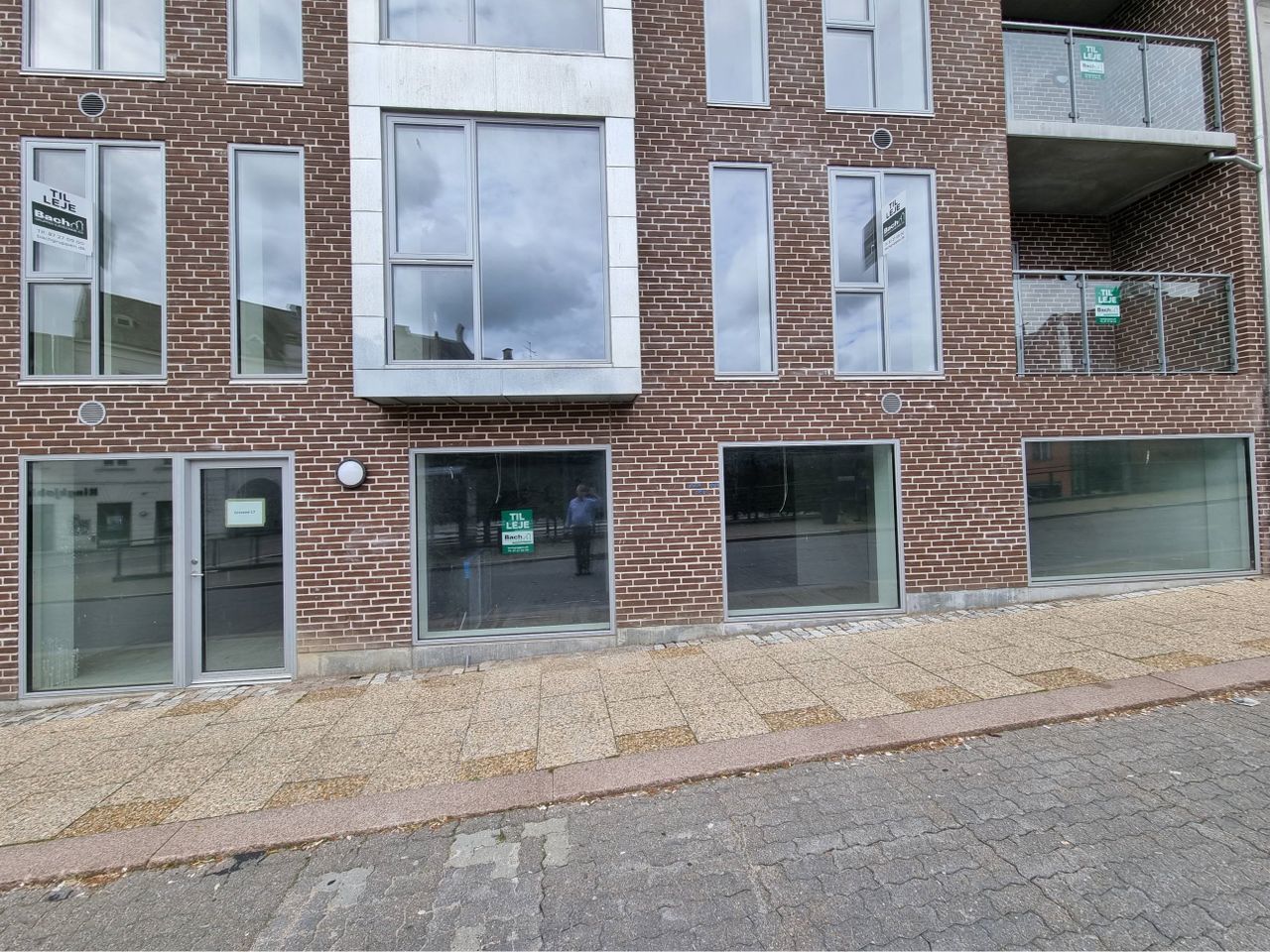 image 02